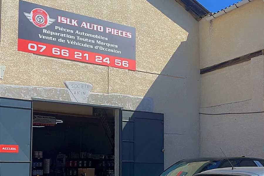 Devanture du garage ISLK Auto Pièces rue René Sibille