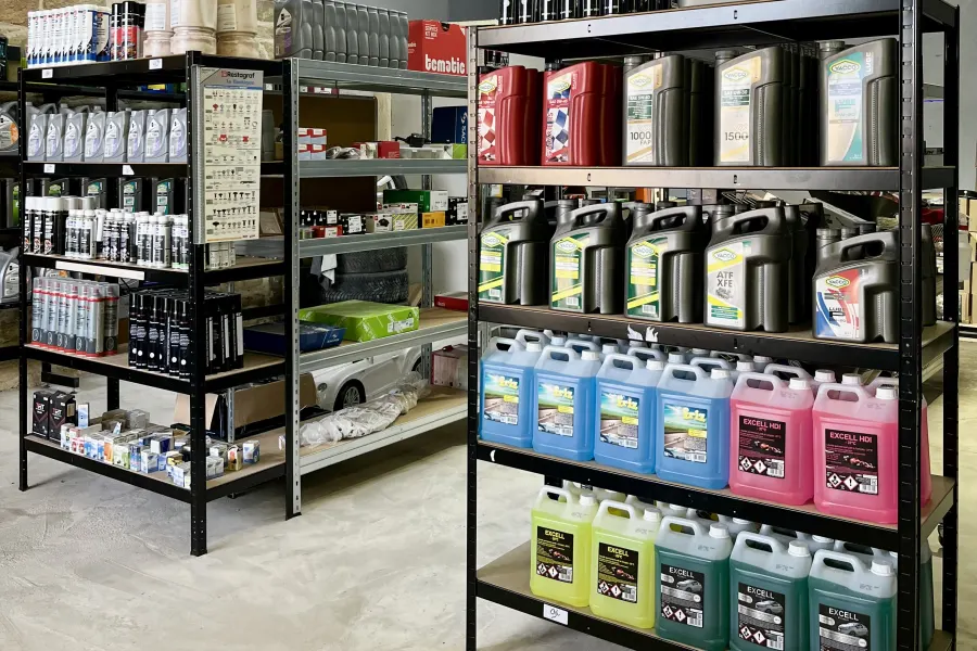 Rayons de la boutique : huiles, filtres et consommables