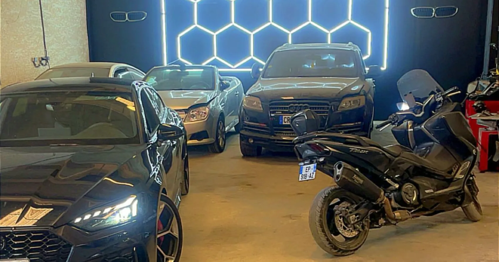 Atelier et pont élévateur du garage ISLK à Pont-Évêque